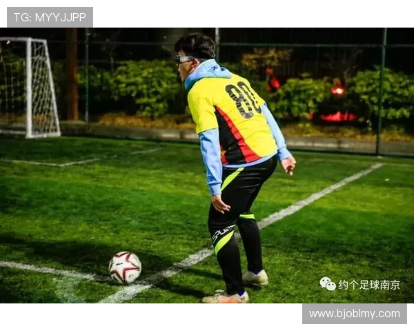 南京足球队总决赛精彩表现分析团队协作的力量与战术执行